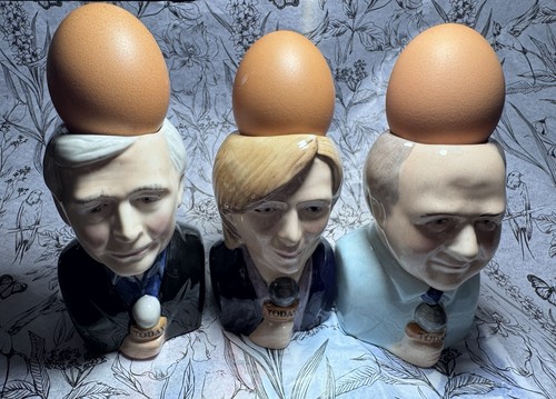 News reader eggs - reader, cups-