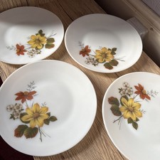 4 Vintage Retro 1960s 1970s JAJ Pyrex Autumn Glory Dinner Plates 10” Diameter