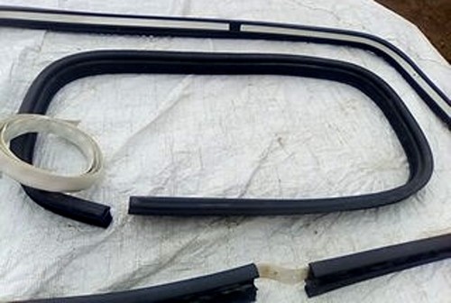 Window rubber seal with - (,