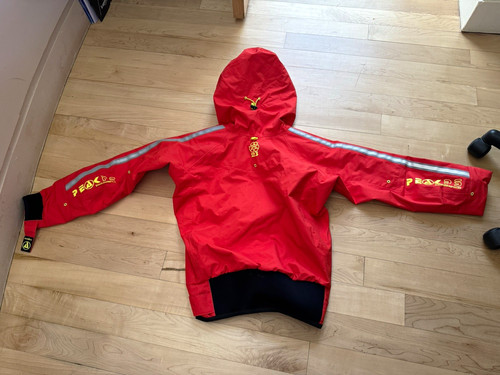 Peak evo hooded kayaking - peak, uk