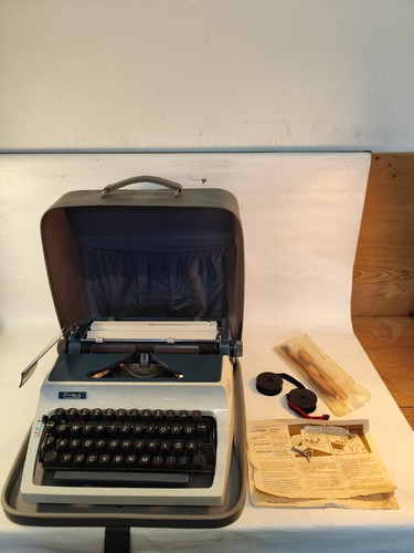 Typewriter travel - travel,