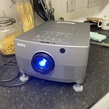 Vintage 1999 SANYO Venue Projector 750 Lumens LCD 720p - PLC 5600E Working