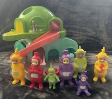 W@W A HTF RETRO TOMY 2007 TELETUBBIES HOME HILL HOUSE TOY SET & FIGURES.L@@K.