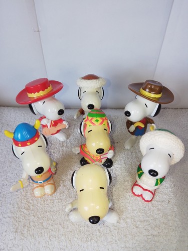 Mcdonalds snoopy around the - snoopy,
