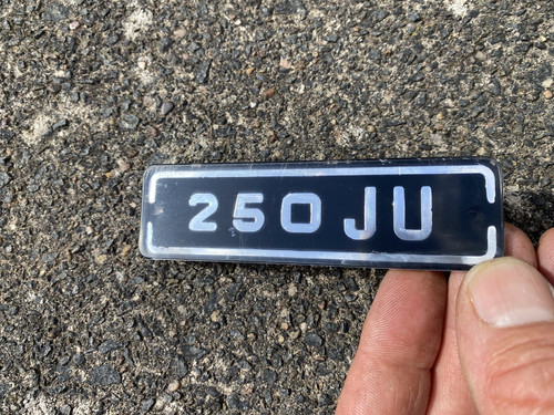 Austin morris ju250 badge - morris, new