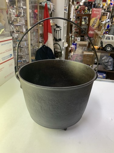 Antique 7cast iron 3 leg - antique,