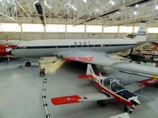 PHOTO  SCOTTISH AVIATION BULLDOG T MK 1 TRAINER XX654 IS DWARFED BY DE HAVILLAND