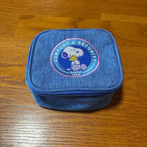 Snoopy pouch with mirror