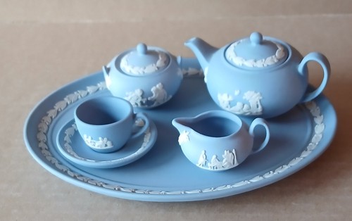 Wedgwood blue jasperware - blue,