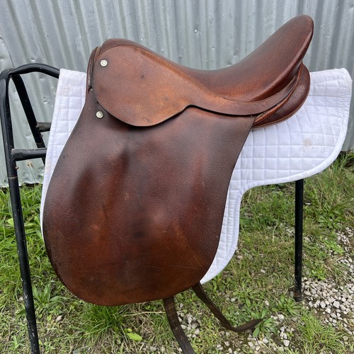 Barnsby dressage saddle - barnsby,
