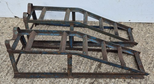 Pair metal car or - metal,
