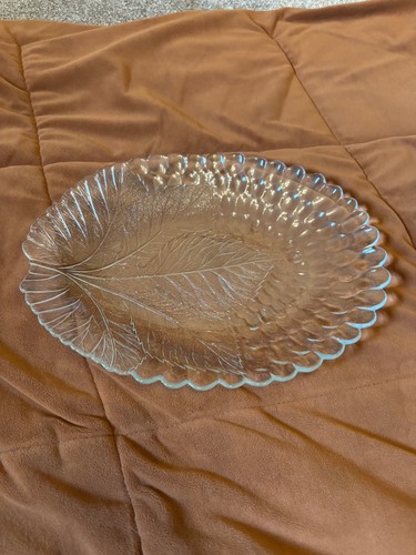 Glass oak leaved serving - serving, plate