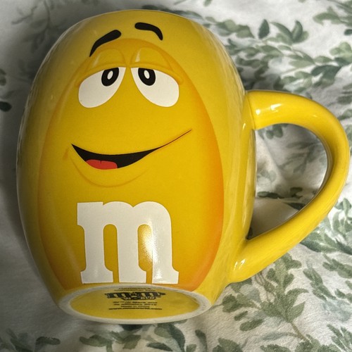 World yellow barrel - m&m’s,