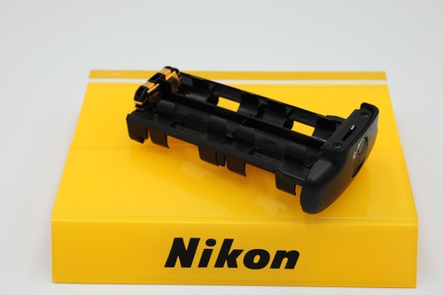 Nikon d10 battery holder - nikon,