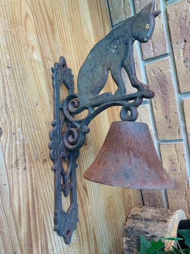 Cast iron cat wall - cast,