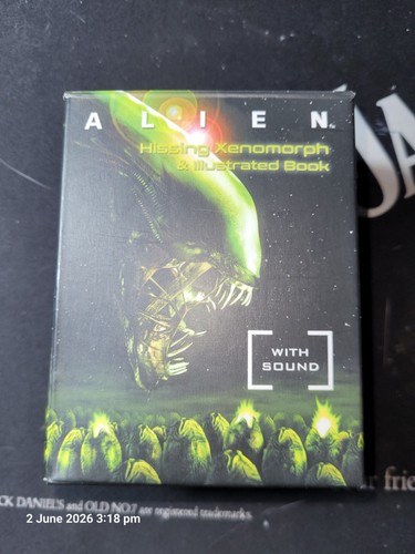 Alien hissing xenomorph - hissing, figure