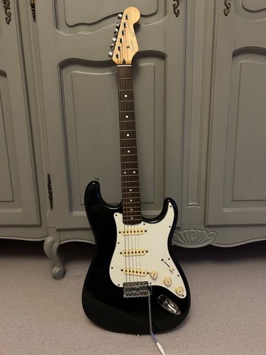 Squier fender stratocaster - by,