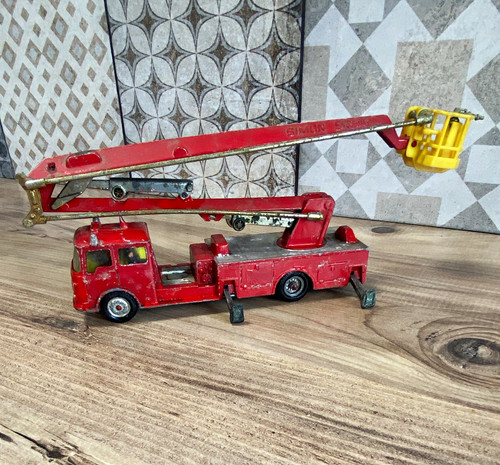 Diecast aerial platform truck - aerial,