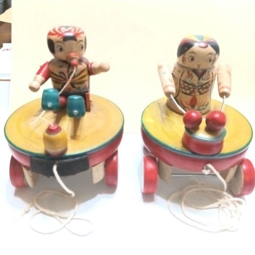 Manually operated kokeshi doll - operated,