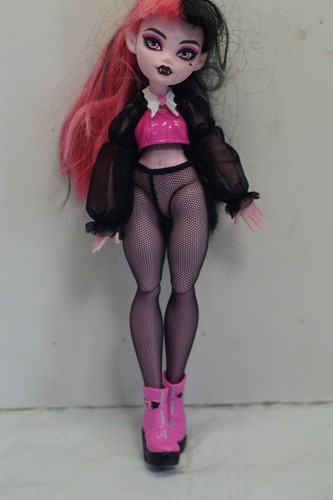Monster high draculaura doll - monster,