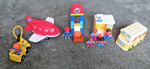 Lego duplo airport and bus - airport,