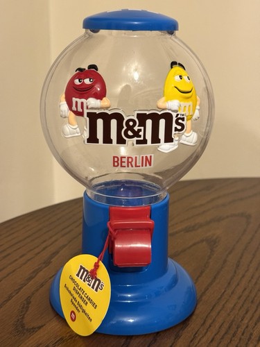 M s world berlin - /,