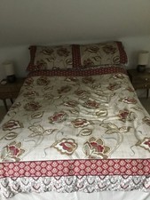 CATHERINE LANSFIELD KASHMIR RED DUVET COVER SET AND MATCHING EYELET CURTAINS