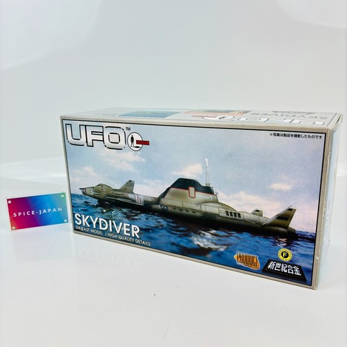 Ufo shado sky1 - +, skydiver