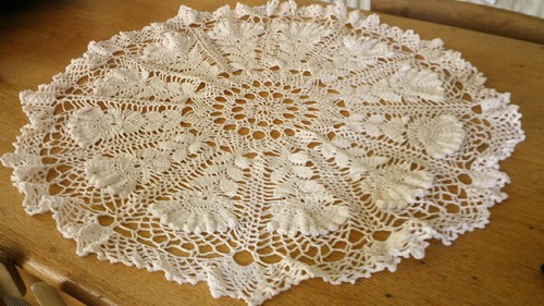 Stunning vintage hand crochet - hand,
