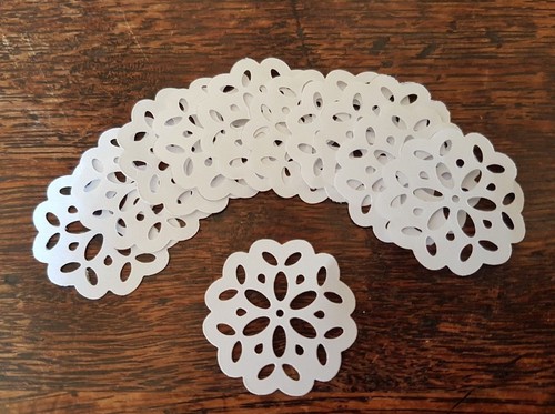 Fancy paper doilies 12th - paper, 1:12th