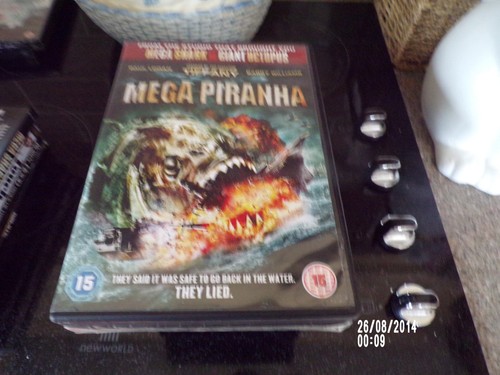 Dvd tiffany mega piranha - tiffany, in