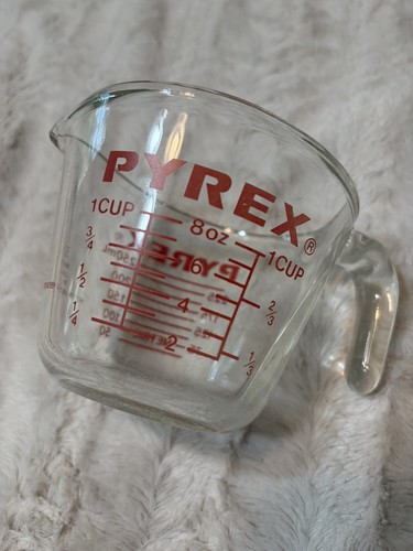 Vintage pyrex measuring cup - measuring,