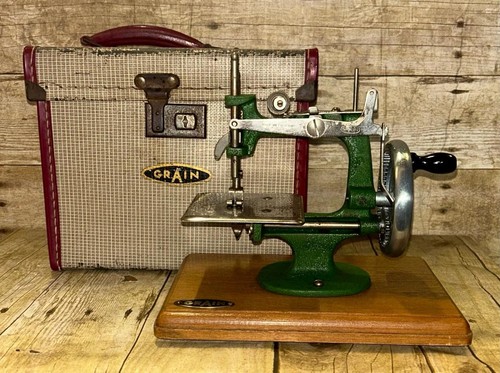 Vintage cased miniature hand - cased,