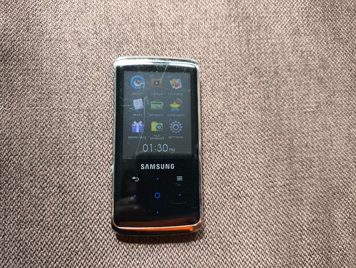 Samsung 4gb mp3 player - yp-q2,