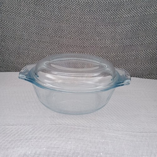 Pyrex casserole dish - dish, lid