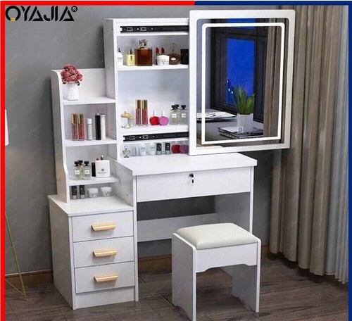 White dressing table with - dressing,