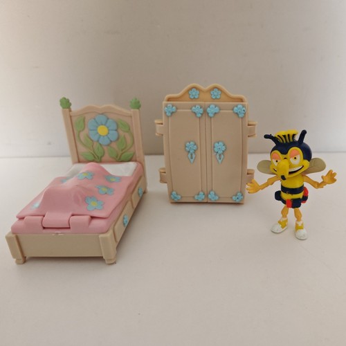 Fifi and the - , bed