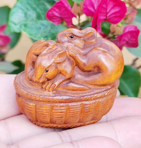 M8017 hand carved boxwood - hand,