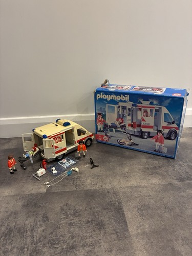 Playmobil 4221 ambulance - ambulance, set