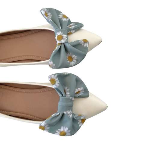 Pastel daisy fabric shoe clips - fabric,