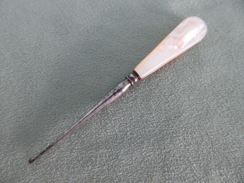 Antique crochet hook mother - antique,