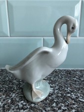 Nao by Lladro 15cm Goose Figurine. Retired. Unboxed.