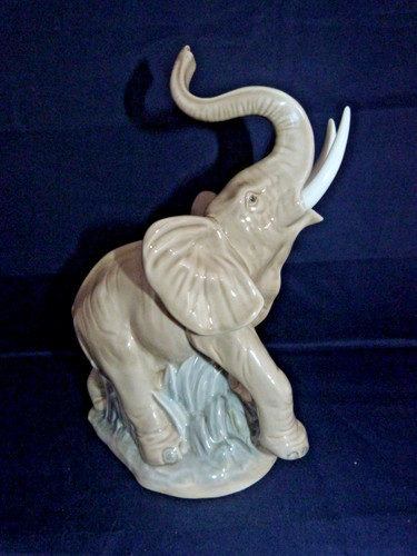 Nao lladro elephant - by,