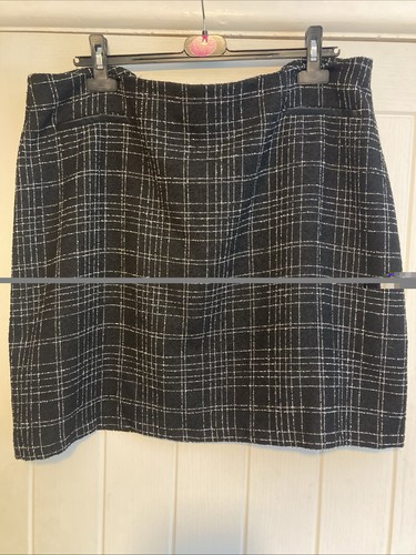 Black white plaid - check, knee