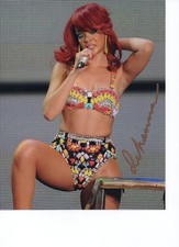 genuine autographed 10x8 photo with certificate of Rihanna