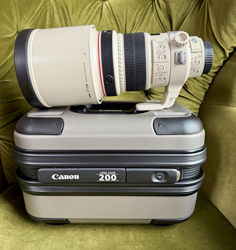 Canon 200mm is - 2.0l,