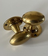 Reclaimed Vintage Edwardian Style Pair Oval Egg Brass Door Knobs Handles (DK428)