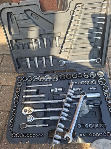 Halfords complete socket and - socket,