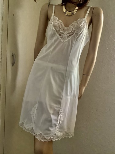 Vtg kayser white silky celon - white,
