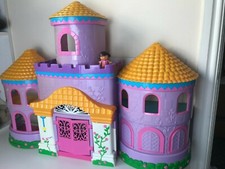 Dora the Explorer Magic Castle Dolls House 32.5" with Furniture & Dora Figure